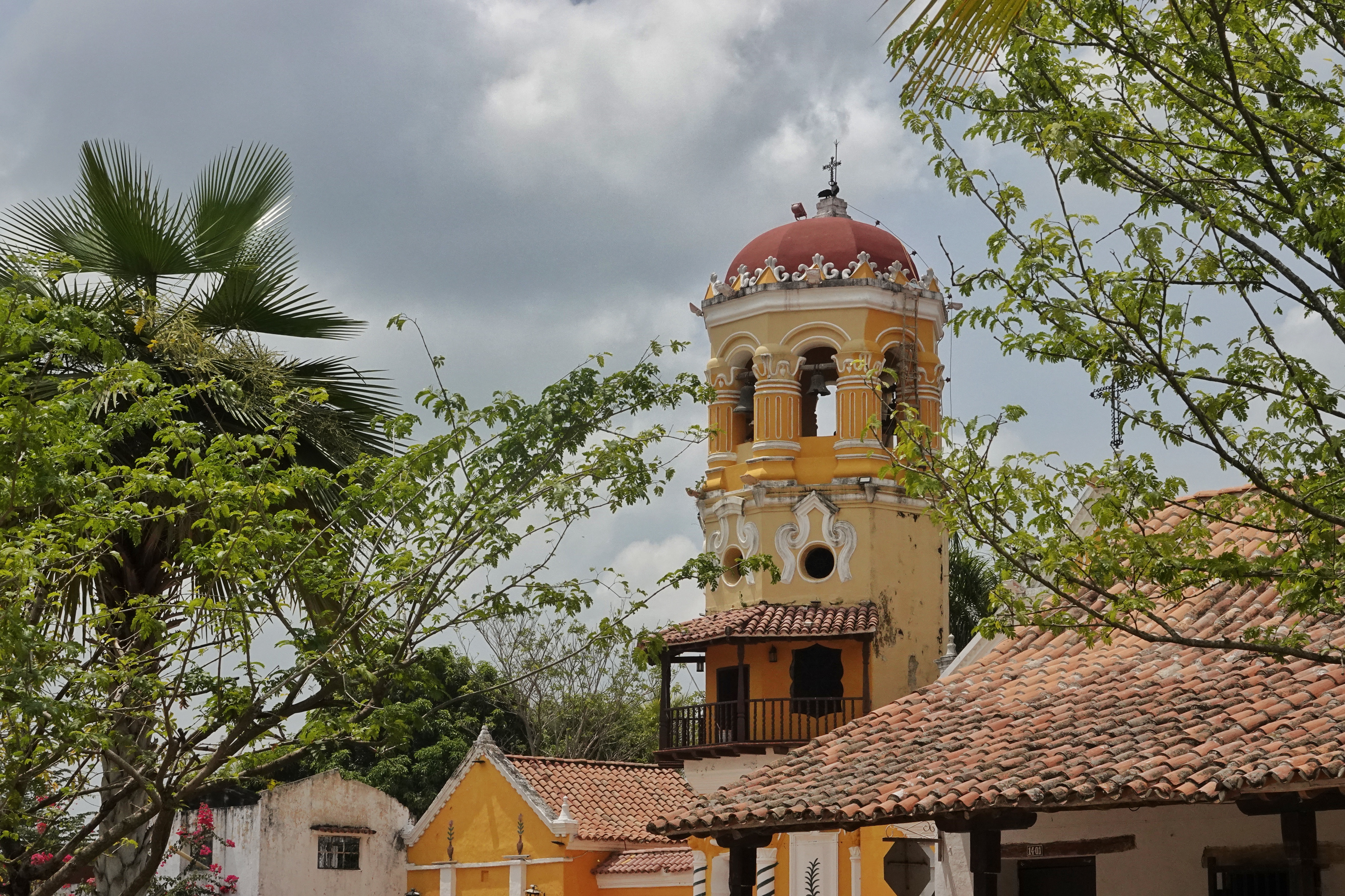 Église et place de village